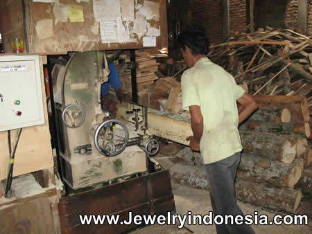 Wooden Jewelry Displays from Bali Jewelry Stands in Wood