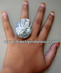 Carved Pearl Shell Rings Fashion Jewelry