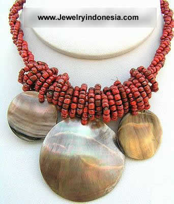 Beads Necklace with Mother Pearl Shell