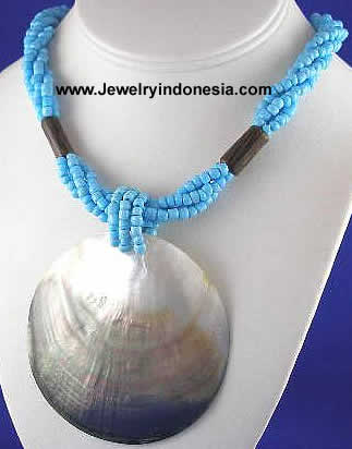 BEADS NECKLACE