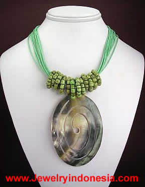 *** BEADS & SHELL NECKLACE ***