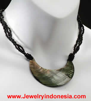 *** BLACK LIP PEARL SHELL NECKLACE ***