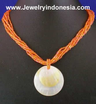 ROUND MOTHER PEARL SHELL NECKLACE