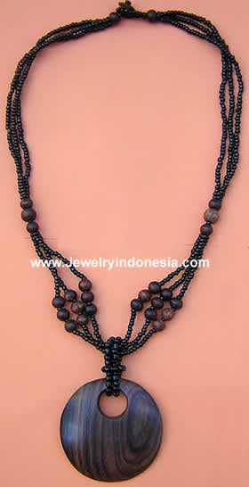 BEADS NECKLACE WITH WOOD PENDANT