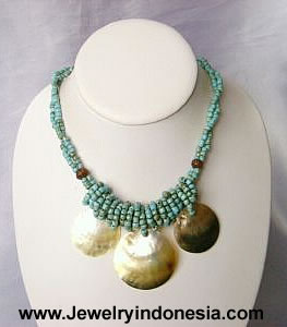 Beads Necklace with Pearl Shell