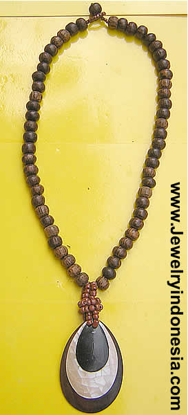 WOODEN BEADS NECKLACES