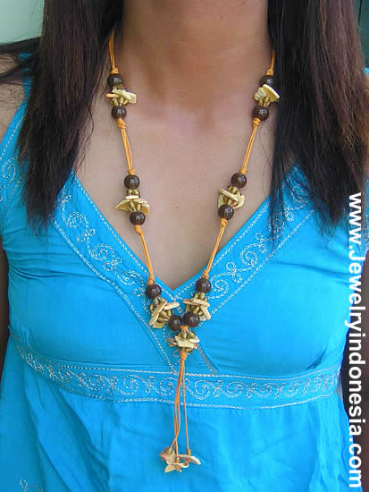 GLASS BEADS NECKLACES ONLINE