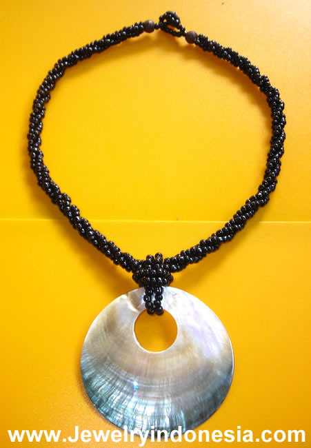 MOTHER PEARL SHELL NECKLACES INDONESIA