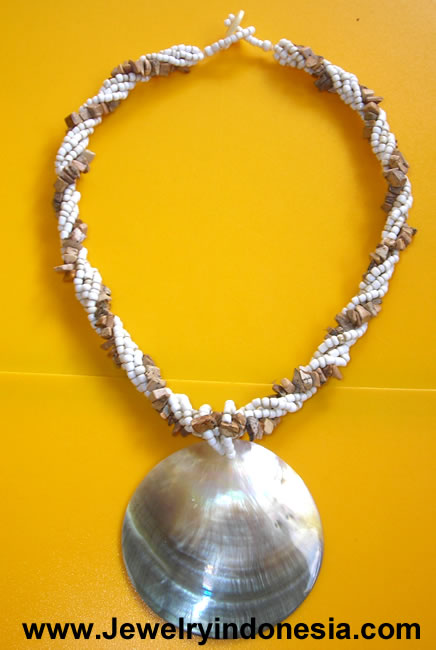 PEARL SHELL NECKLACES BALI