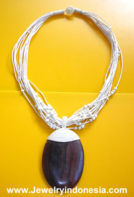 Beads Necklace With Wood Pendant Bali