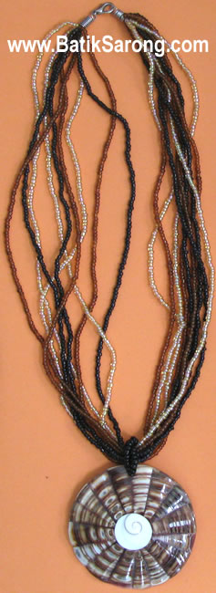 Seed Beads Necklaces With Pearl Shell Pendant