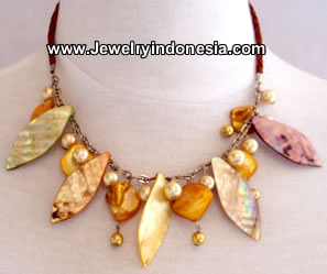 Pearl Shell Necklaces Jewelry Bali