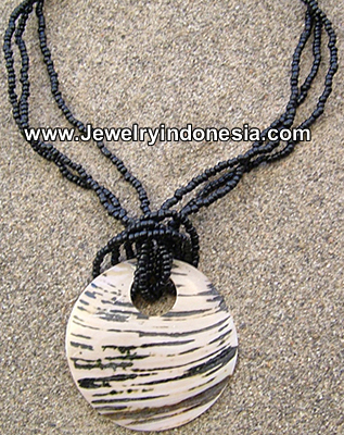 Pearl Shell Necklaces Accessory Manufacturer