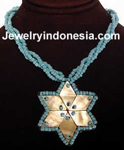 Beads Necklace with Star Pendant made of Mother of Pearl Shell