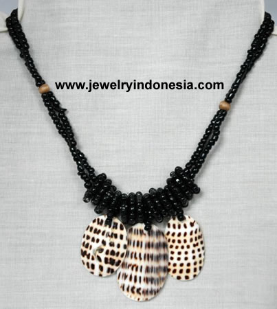 BEADS NECKLACE TIGER SHELLS PENDANT