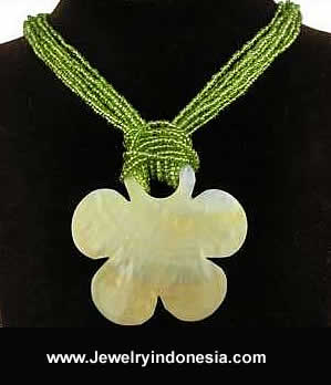 MOP SHELL & BEADS NECKLACE