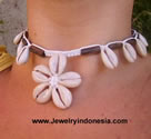 COWRY SHELLS CHOKER