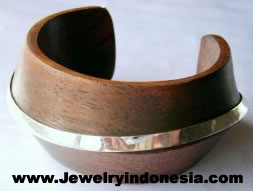 WOODEN BANGLE FROM BALI WITH SILVER