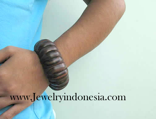 Coconut Wood Bangle Indonesia