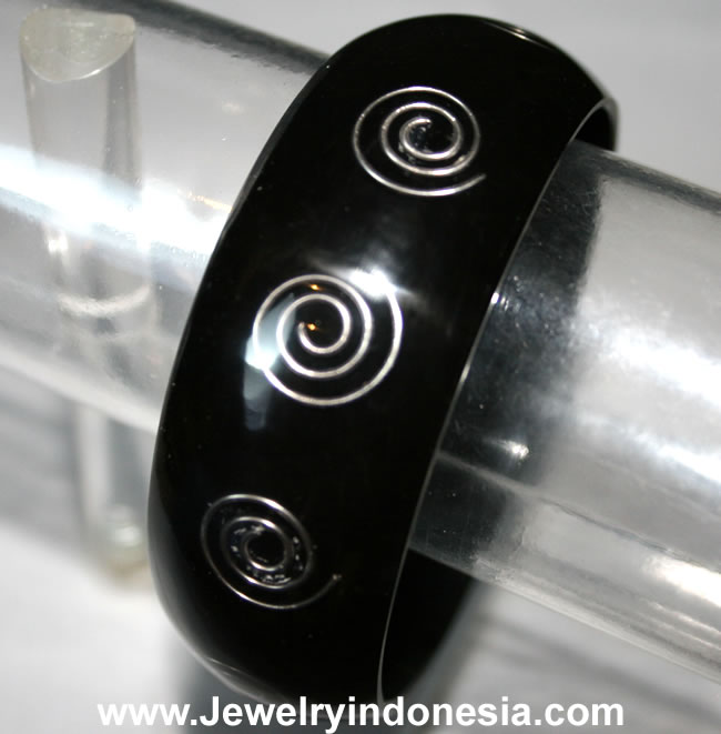 Trendy Resin Bangle Bali Indonesia