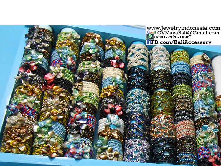 Br1014-13 Handmade Bracelets With Beads Bali Indonesia