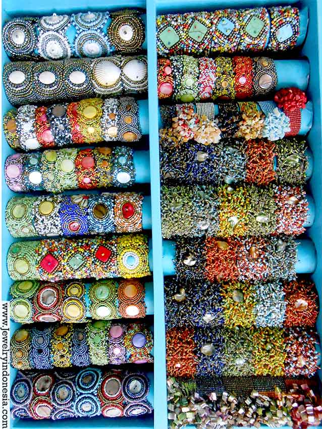 BRP15-12 Beaded Bracelets Bali Indonesia Shells Beads