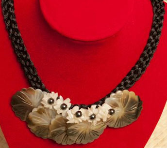 JiP9-6 Carved Mother Pearl Shell Necklaces Bali